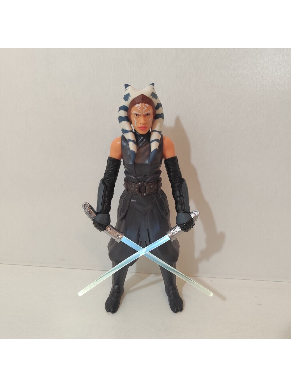 Hasbro Star Wars The Black Series - Ahsoka Tano Action Figure 11 Inches